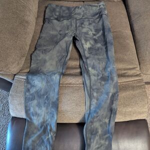 Women's Blue Tie-Dye Capris Leggings